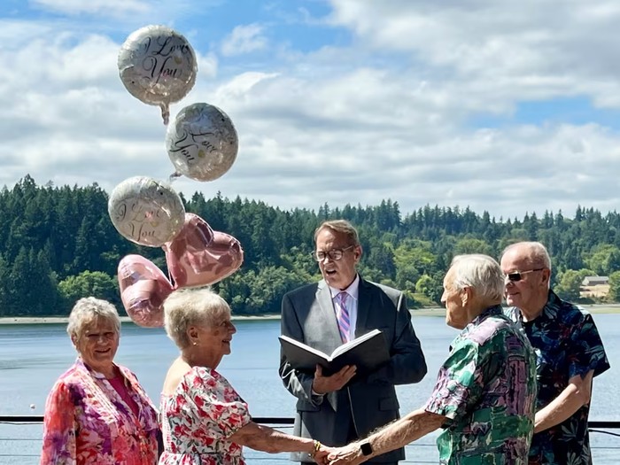 John Glomstad, yang akrab disapa Jack, resmi menikahi Kathie Harless