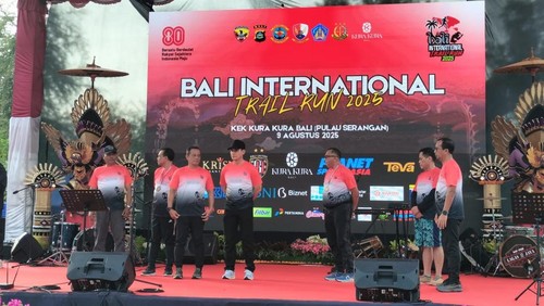 Kapolda Bali Irjen Daniel Adityajaya menghadiri event Bali International Trail Run 2025 di KEK Kura-Kura Bali, Pulau Serangan, Denpasar, Sabtu (9/8/2025). (Foto: Dok Polda Bali)