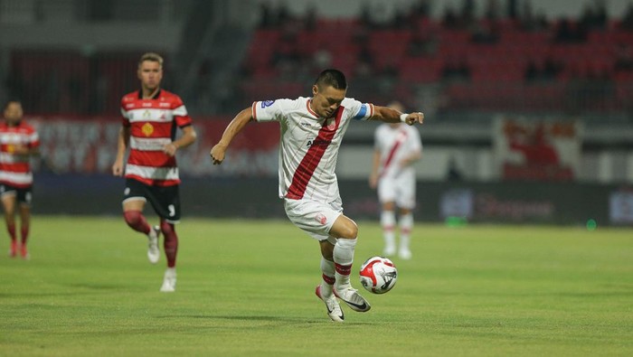 Kapten Persis Solo, Sho Yamamoto, saat bermain melawan Madura United di Stadion Gelora Madura Ratu Pamelingan, Sabtu (9/8/2025).