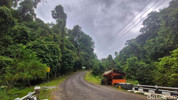 Kawasan Jalan Cisarakan, Kabupaten Sukabumi.