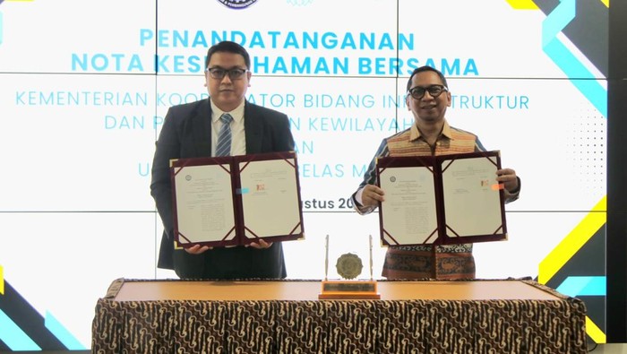 Kementerian Koordinator Bidang Infrastruktur dan Pembangunan Kewilayahan (Kemenko IPK) melaksanakan penandatanganan Nota Kesepahaman Bersama penyelenggaraan Tridarma Perguruan Tinggi dengan Universitas Sebelas Maret (UNS).