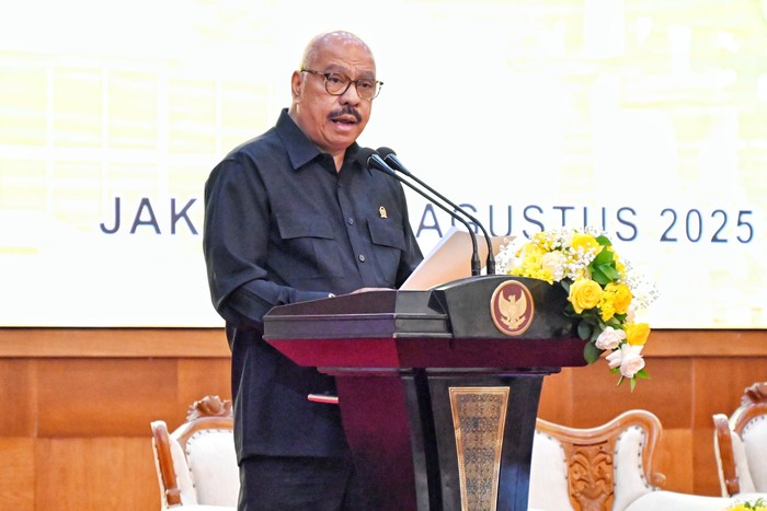 Ketua Fraksi Partai Golkar MPR RI, Melchias Markus Mekeng  dalam Sarasehan Nasional Fraksi Partai Golkar MPR RI bertema “Merumuskan Kembali Anggaran Pendidikan Guna Mewujudkan Amanat Konstitusi Menuju Indonesia Emas 2045” di Gedung Pustakaloka, Nusantara IV, Komplek Parlemen, Senayan, pada Jumat (8/8).