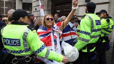 Liverpool Bergolak, Polisi Siaga Hadapi Gelombang Demonstran Anti-Imigrasi