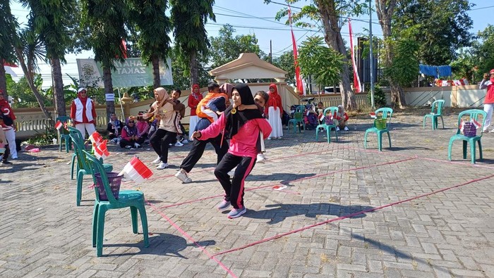 Lomba anak dan ibu di Lamongan berhadiah alat dan bumbu dapur