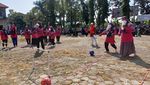 Gaya Ibu  Anak Lomba Agustusan Berhadiah Alat dan Bumbu Dapur