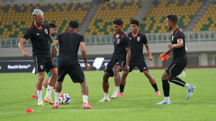 Skuad Malut United FC saat menjalani official training jelang laga Vs Dewa United.