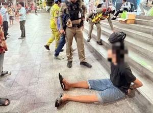 Terpopuler: Mantan Petinju Thailand Bakar 2 Turis di Depan Mal