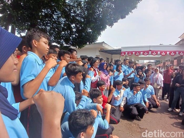 Menkeu Sri Mulyani ke Sekolah Rakyat Menengah di Margaguna Jaksel Menkeu Sri Mulyani ke Sekolah Rakyat Menengah di Margaguna Jaksel