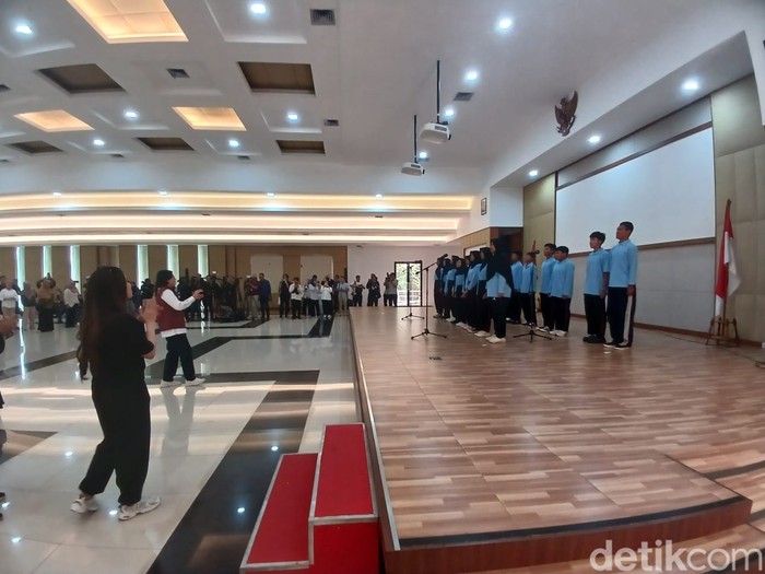 Menkeu Sri Mulyani kunjungi Sekolah Rakyat Menengah di Margaguna Jaksel