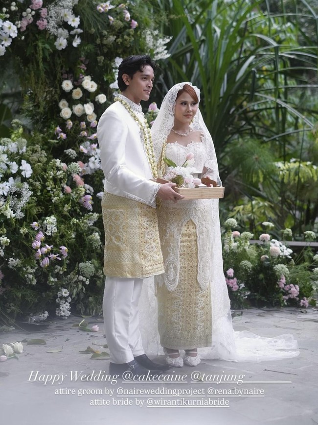 7 Pesona Nadin Amizah Jadi Pengantin Sunda, Cantik Dengan Riasan Soft Glam 7 Pesona Nadin Amizah Jadi Pengantin Sunda, Cantik Dengan Riasan Soft Glam