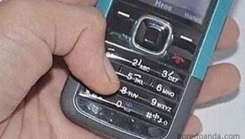 Buat dapat satu huruf saja harus nekan tiga kali. Foto: 90s Kids Nostalgia via Bored Panda