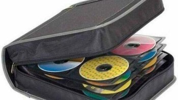 iTunes masa dulu adalah kumpulan CD. Foto: 90s Kids Nostalgia via Bored Panda