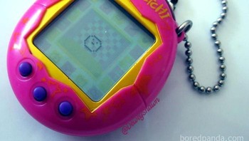 Tamagotchi. Masih ada yang main? Foto: 90s Kids Nostalgia via Bored Panda
