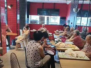 Di China Sedang Viral Fenomena Orang Tua Ngadem di Restoran