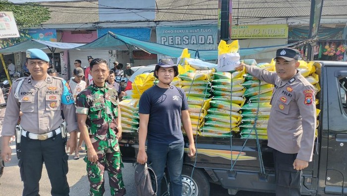 Penyaluran beras SPHP dilakukan serentak di 27 Polsek jajaran Lamongan
