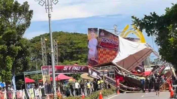 Panggung utama balap mobil bertajuk Komando Cup Drag Championship di Kabupaten Pohuwato, Gorontalo tiba-tiba ambruk.