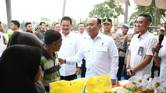 Polri menggelar Gerakan Pasar Murah (GPN) di Lapak Kampir, Kelurahan Kanigoro, Kota Madiun.