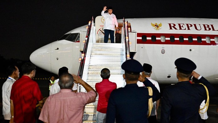 Prabowo kembali di Indonesia usai kunker di Singapura