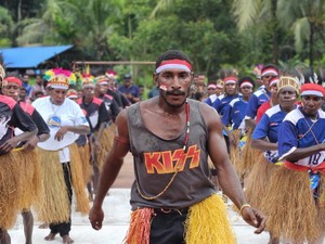 Sambut HUT ke-80 RI, Warga Ayuka & Tipuka Antusias Ikuti Lomba Tari Seka