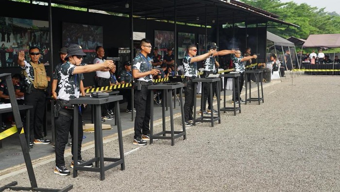 Satuan Brimob Polda Metro Jaya menggelar lomba menembak Danyon A Brimob Cup 2025.