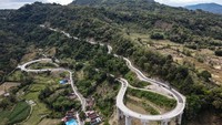 Kehadiran jalan layang ini menjadi angin segar bagi masyarakat dan pengguna jalan lintas Maros–Bone. Selain mempersingkat waktu tempuh, jalur baru ini juga memberikan kenyamanan dan keamanan berkendara yang lebih baik. Pemerintah menegaskan, infrastruktur ini merupakan bagian dari upaya berkelanjutan meningkatkan konektivitas dan mendukung pertumbuhan ekonomi di Sulawesi Selatan. ANTARA FOTO/Arnas Padda