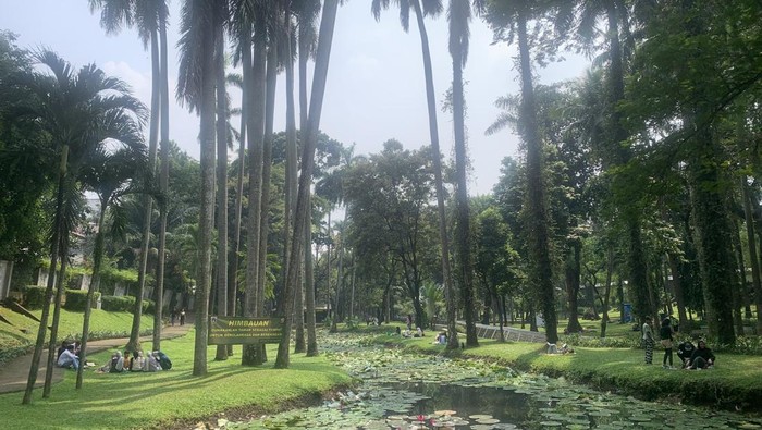 Suasana Taman Langsat, yang akan digabung dengan Taman Leuser dan Taman Ayodya menjadi Taman Bendera Pusaka, Jakarta Selatan.
