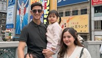 Dalam captionnya Tasya menyebutkan mereka berkunjung ke Osaka.