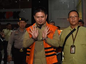 Intip Garasi Bupati Koltim Abdul Azis yang Terjaring OTT KPK