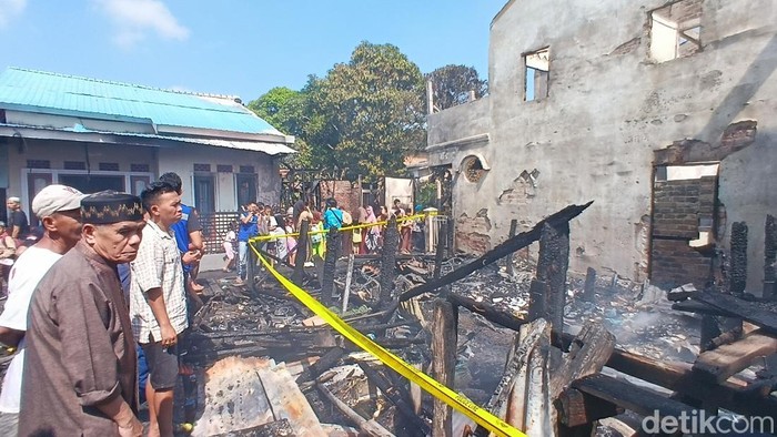Tiga rumah di permukiman padat penduduk Palembang hangus terbakar