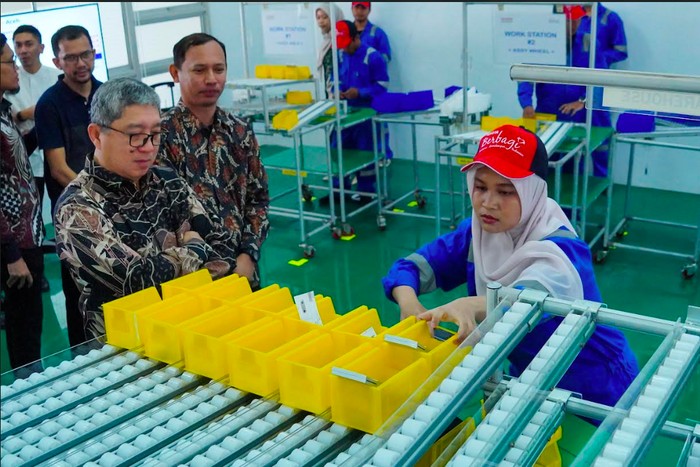 Toyota Indonesia kembali memberikan kontribusinya melalui kunjungan manajemen ke Provinsi Nanggroe Aceh Darussalam (NAD).
