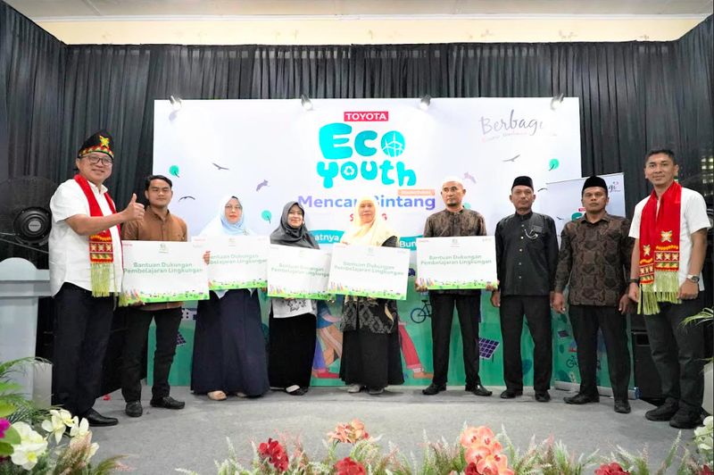 Toyota Indonesia kembali memberikan kontribusinya melalui kunjungan manajemen ke Provinsi Nanggroe Aceh Darussalam (NAD).