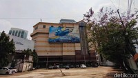 Pemandangan tersebut terlihat jelas di pusat sepeda kelas atas, Senayan Trade Center (STC) Jakarta Pusat. Padahal, lantai lower ground (LG) STC dulunya selalu dipadati pencinta gowes yang berburu sepeda mewah dengan harga mulai puluhan hingga ratusan juta rupiah.