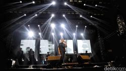 Panggung Intimate Tulus di The Sounds Project Vol. 8