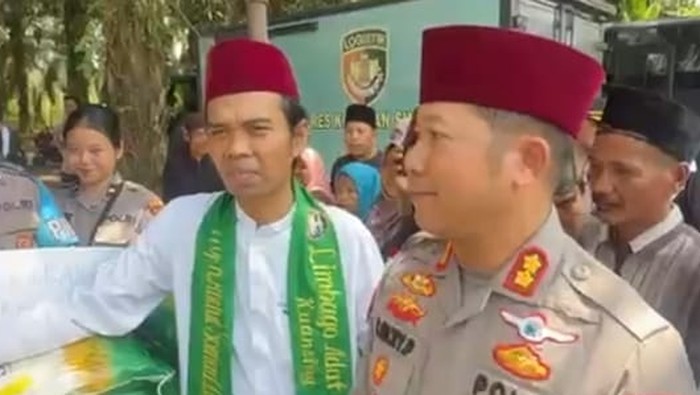 Ustaz Abdul Somad memuji pasar murah Polres Kuansing.