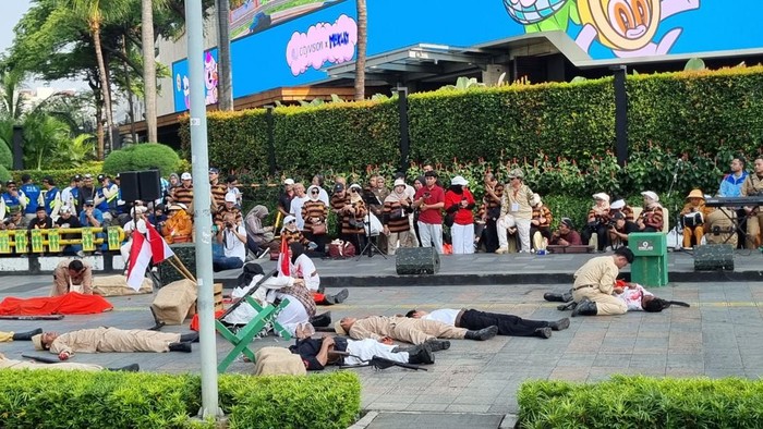 Aksi teatrikal di CFD Bundaran HI, kenang perjuangan Slamet Riyadi
