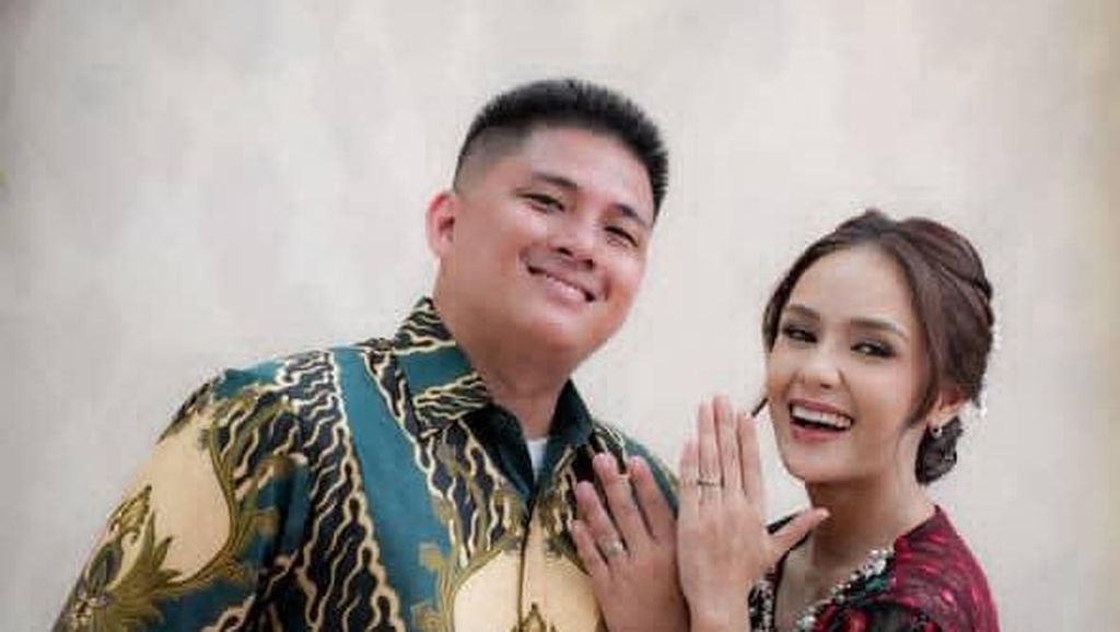Angie Ang Dilamar Tentara Agung Afrida