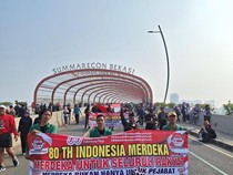 Kibarkan Merah Putih Raksasa, BEM PTNU Ingatkan Kemerdekaan Harus Nyata