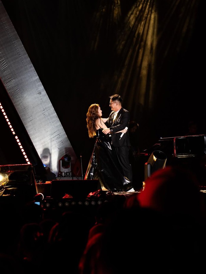 Boy William nyanyi di konser Ayu Ting Ting Boy William dan Ayu Ting Ting