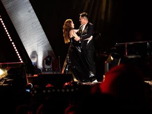 Kejutan! Boy William Nyanyi di Konser Ayu Ting Ting