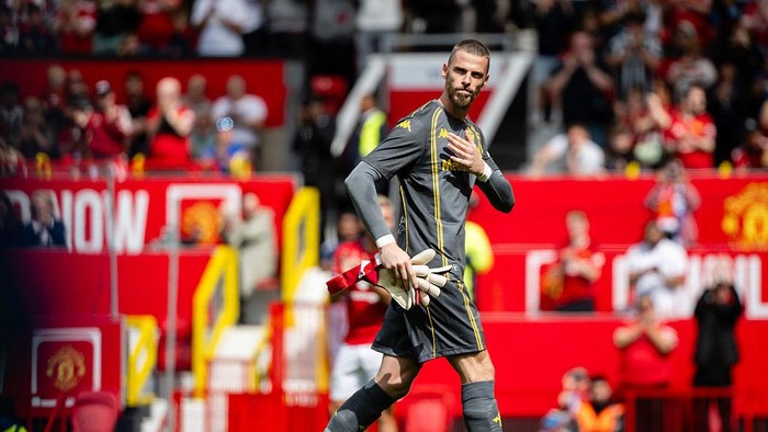 MANCHESTER, ENGLAND - AUGUST 9:  David De Gea of Fiorentina reacts during the pre-season friendly match between Manchester United and ACF Fiorentina at Old Trafford on August 9, 2025 in Manchester, England. (Photo by Ash Donelon/Manchester United via Getty Images)