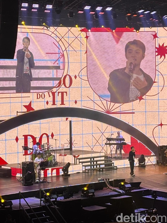 Doh Kyung Soo menggelar konser solo pertamanya di Jakarta bertajuk DO It! pada Sabtu (9/8/2025) di Indonesia Arena.