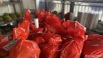 Ci Mehong Jualan Donat Rp 15 Ribu per Buah, Seperti Apa Rasanya?