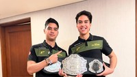 El Rumi menang dalam waktu 38 detik di ronde pertama. Padahal dalam pertandingan itu disiapkan lima ronde. Foto: dok instagram El Rumi dan Al Ghazali