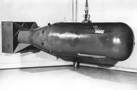 Pada 6 Agustus 1945, Amerika Serikat menjatuhkan bom nuklir pertama di Hiroshima, Jepang. Potretnya menjadi pengingat bahaya senjata nuklir.