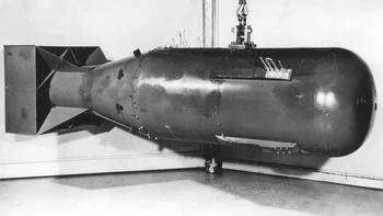 Little Boy adalah senjata fisi jenis senjata yang mengandalkan isotop uranium-235 untuk menciptakan potensi destruktifnya. Foto: US Atomic Energy Commission (now US Department of Energy) via Wikimedia Commons (public domain)
