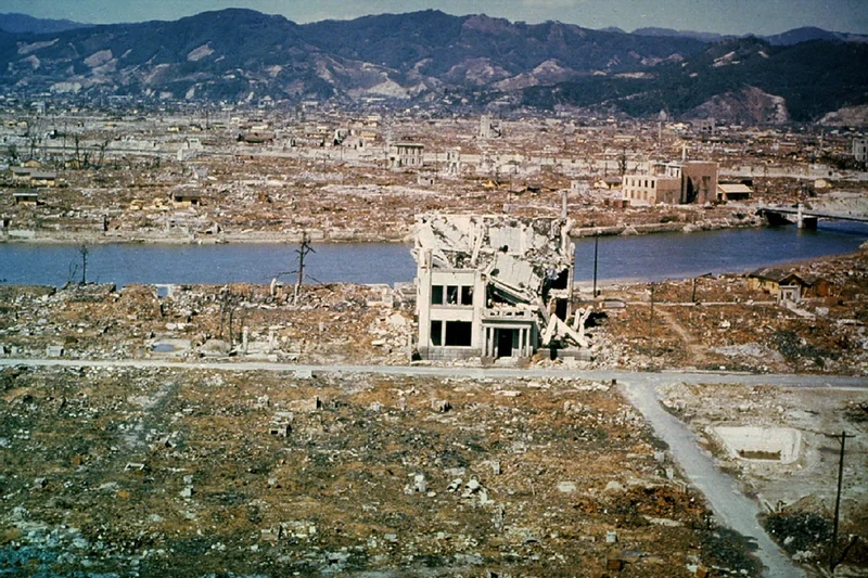 Pada 6 Agustus 1945, Amerika Serikat menjatuhkan bom nuklir pertama di Hiroshima, Jepang. Potretnya menjadi pengingat bahaya senjata nuklir.