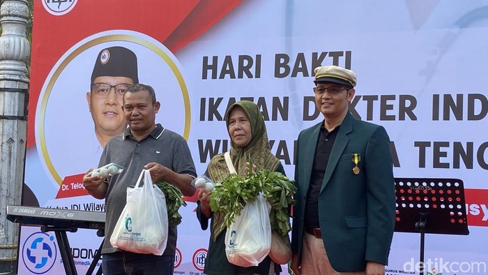 Gelaran Hari Bakti Dokter Indonesia (HBDI) Ikatan Dokter Indonesia (IDI) Jawa Tengah di Car Free Day (CFD) Kota Semarang, Kecamatan Semarang Selatan, Kota Semarang, Minggu (10/8/2025).