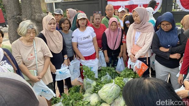 Gelaran Hari Bakti Dokter Indonesia (HBDI) Ikatan Dokter Indonesia (IDI) Jawa Tengah di Car Free Day (CFD) Kota Semarang, Kecamatan Semarang Selatan, Kota Semarang, Minggu (10/8/2025).