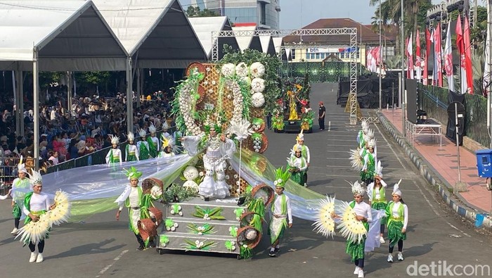 Grand Carnival JFC menampilkan sejumlah defile