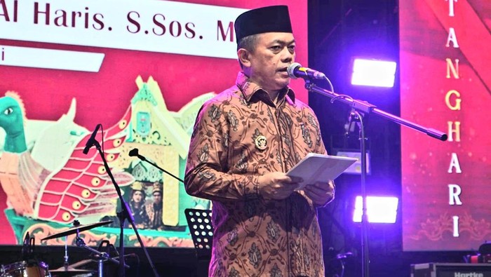Gubernur Jambi Al Haris saat penutupan Festival Batanghari Jambi agenda tahunan Jambi